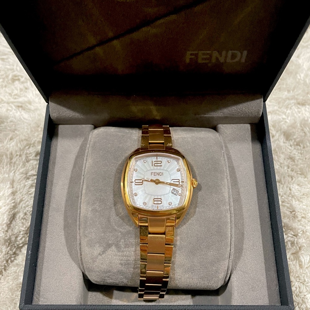 Fendi Momento 31.5 MM Stainless Steel, Mother-Of-Pearl & Diamond Bracelet Watch
